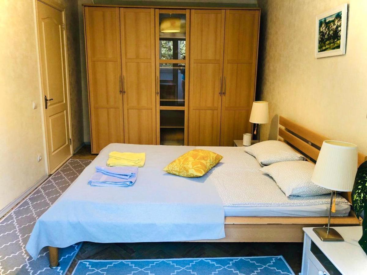 Sunflower Apartment Near Kiev Airport & Railway Station & Center City! Kültér fotó
