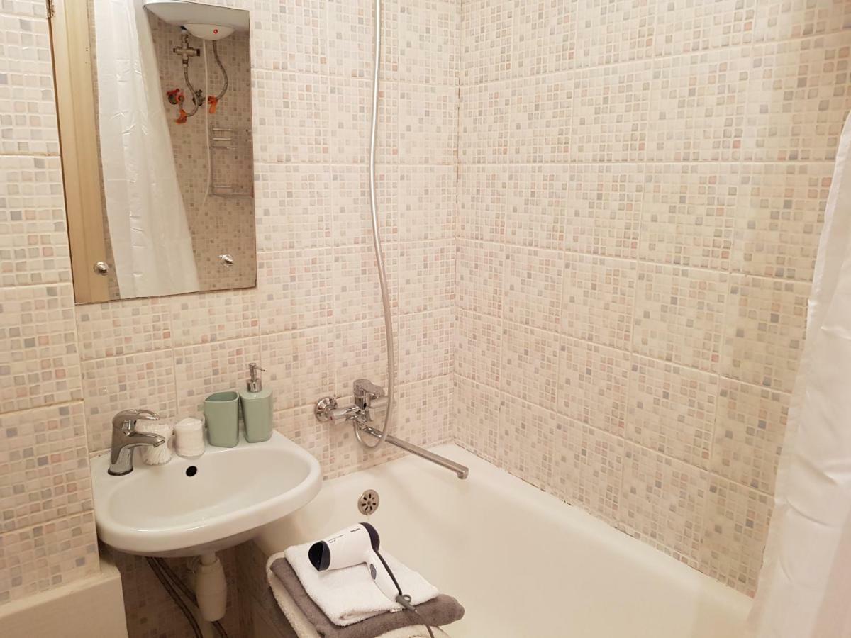 Sunflower Apartment Near Kiev Airport & Railway Station & Center City! Kültér fotó